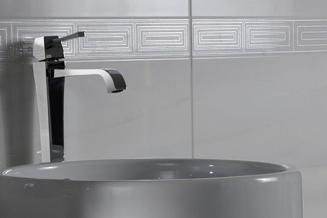 azulejos para baños detalle gris lavabo moderno