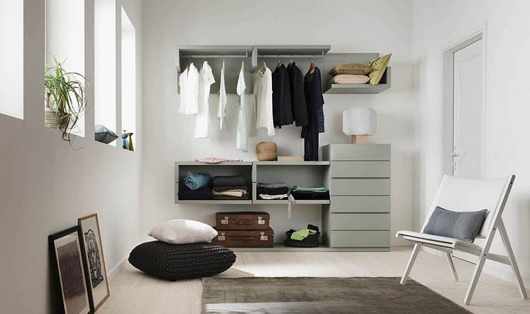 Armario abierto modernidad y estilo en tu dormitorio