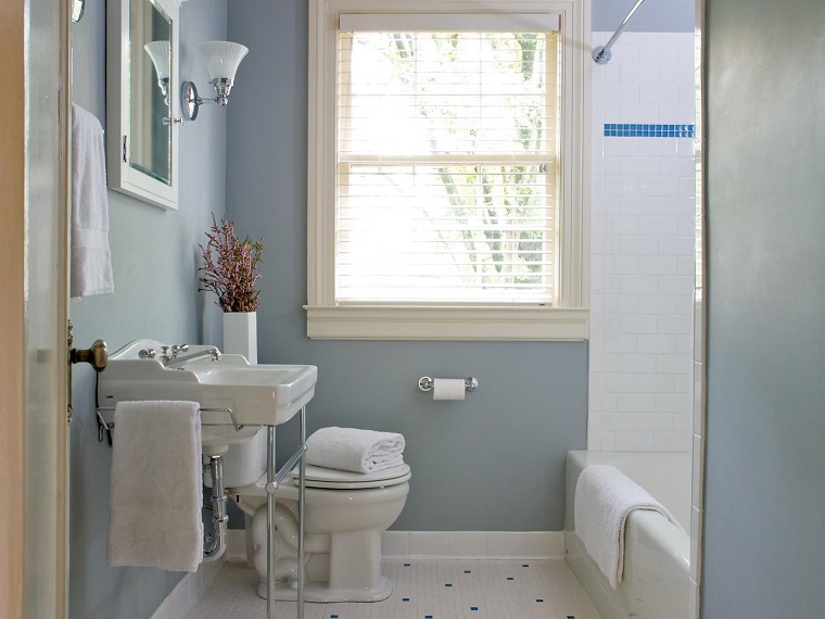 Baños pequeños modernos con decoraciónes originales