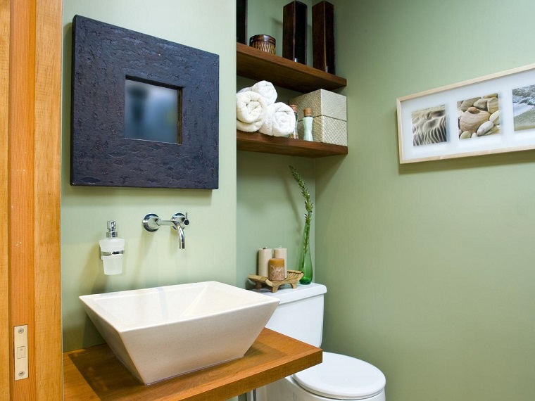 Baños pequeños modernos con decoraciónes originales