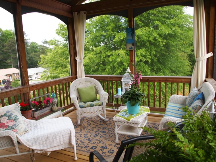 Ideas para terrazas, patios o balcones acogedores. Balcón Con Casas decoración