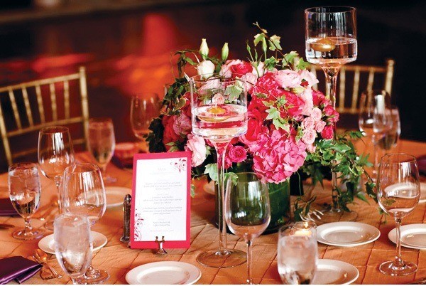 Manteles y centros de mesa para las ocasiones especiales Decoración Artesanales Candelabros