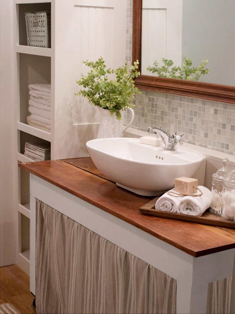 Baños pequeños modernos con decoraciónes originales