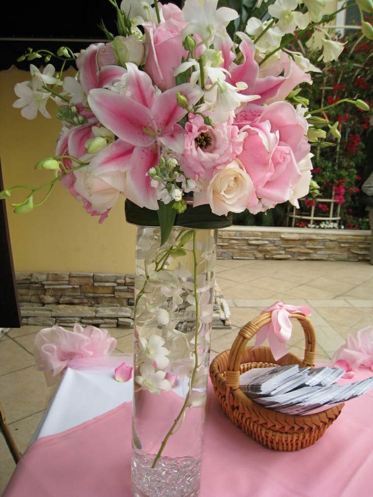 Ramos de flores y arreglos florales para decorar el hogar Como decorar un jarron de cristal