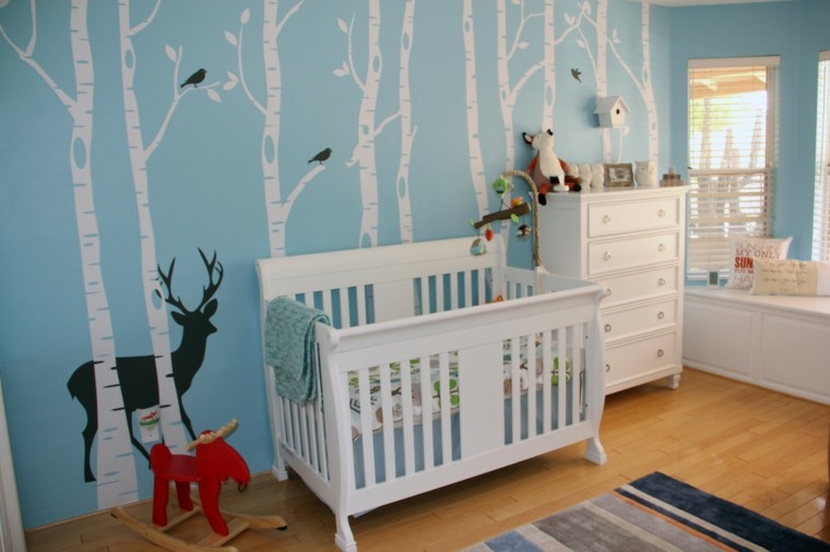 Dormitorios infantiles diseño creativo con temática bosque.