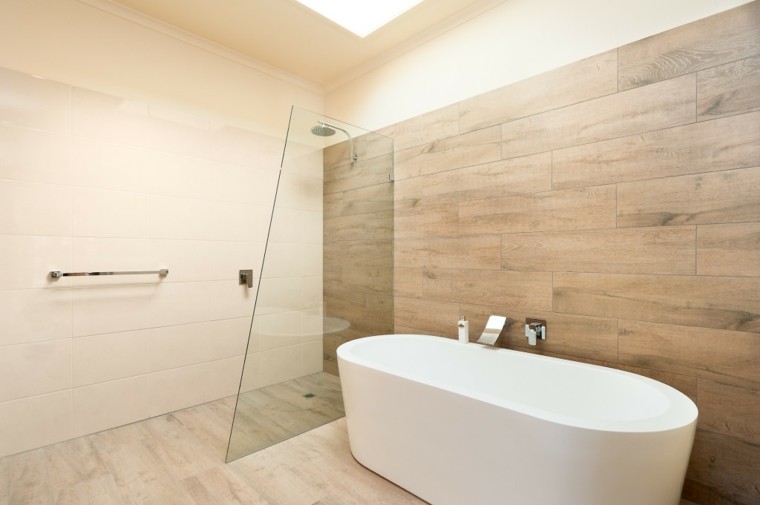 Azulejos diseño madera, un toque natural para tu baño. Azulejos baños