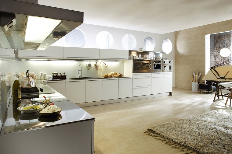 Espacio en blanco: 100 ideas para cocinas minimalistas Ventana entre salon y cocina