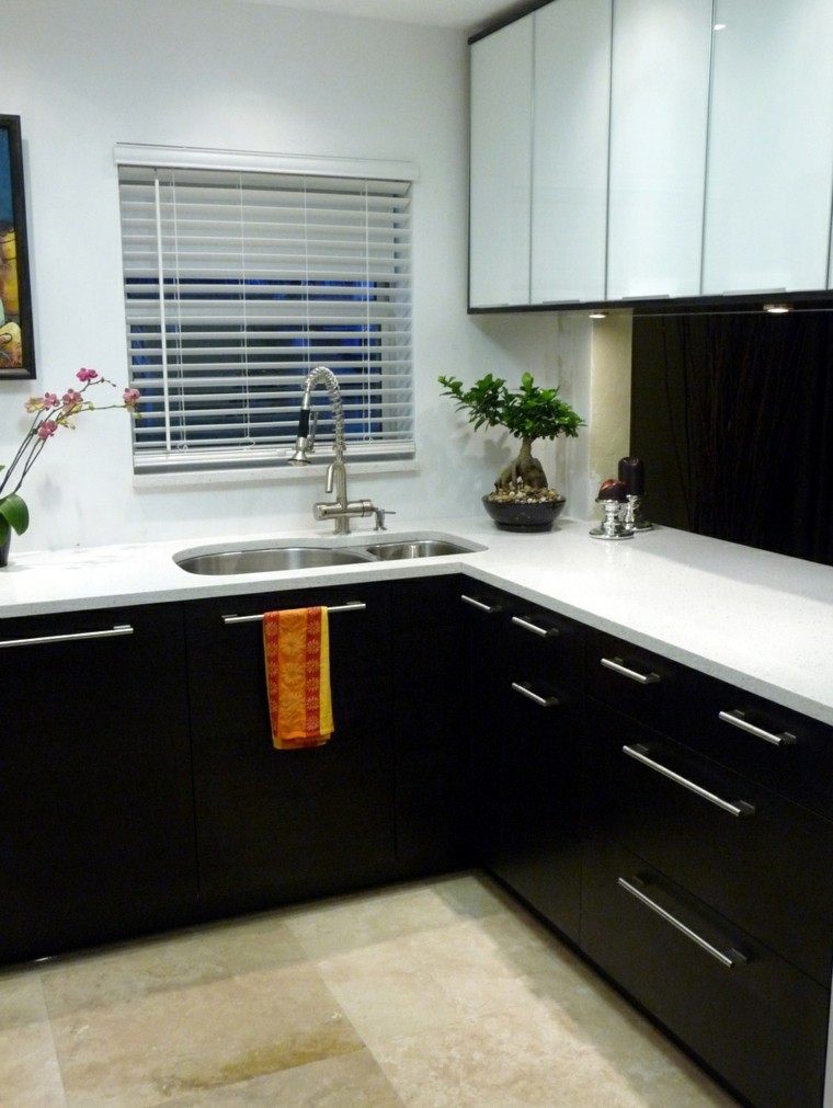 Cocinas blancas y negras 50 ideas geniales a considerar. Cocinas con tope de granito negro