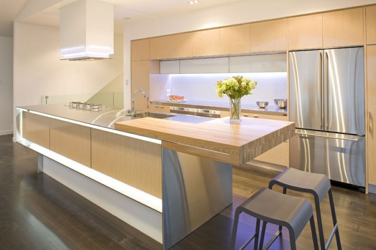 Color blanco y madera de roble para las cocinas modernas