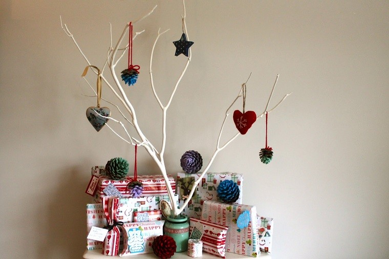 Arboles: ideas de decoraciones hechas por ramas Ramas secas con flores