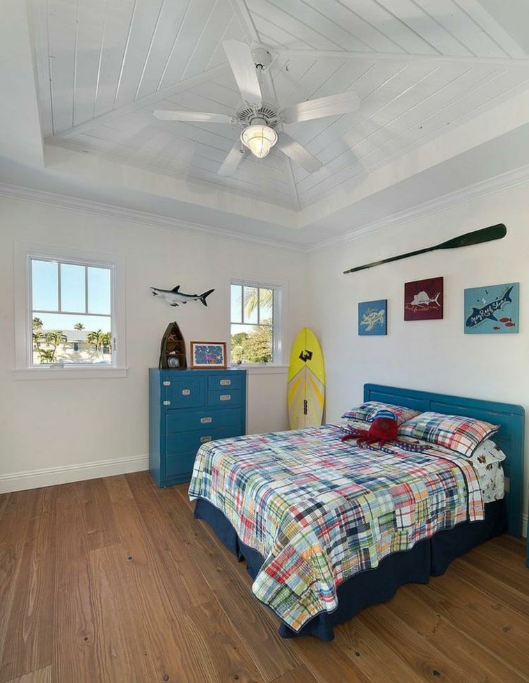 Dormitorio juvenil ideas originales para tu chico Real madrid en graffiti en paredes de habitación