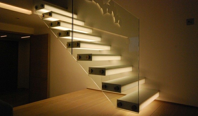 Escaleras de interior y exterior con iluminación LED