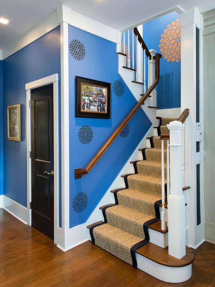 pared color azul con mandalas negras pared color azul flores negras