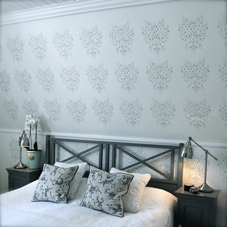 pared decorada con motivos clásicos pared habitación motivos clásicos