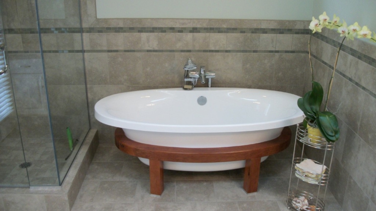 Bañeras exentas, la solución ideal para baños funcionales.