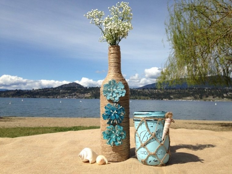 Botellas de cristal y tarros convertidos en jarrones 25 ideas Como decorar un jarron de cristal