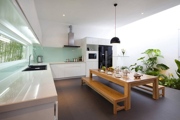 Patios interiores pequeños ideas para una decoración moderna