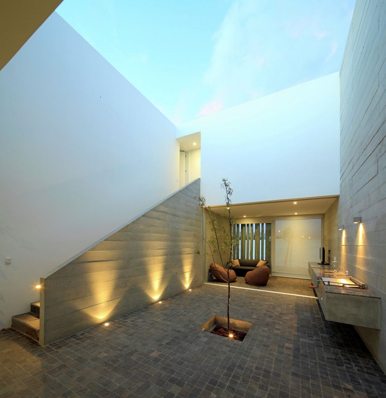 Patios interiores pequeños ideas para una decoración moderna