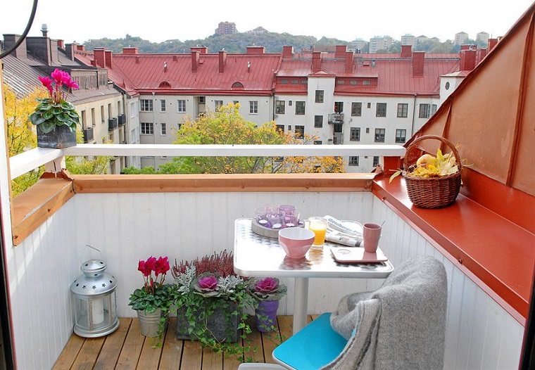 Decoracion de balcones y terrazas pequeñas 99 ideas geniales Balcón Con Casas decoración