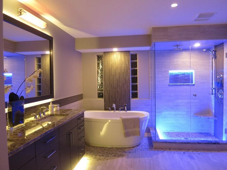 Resultado de imagen para baños con luces led