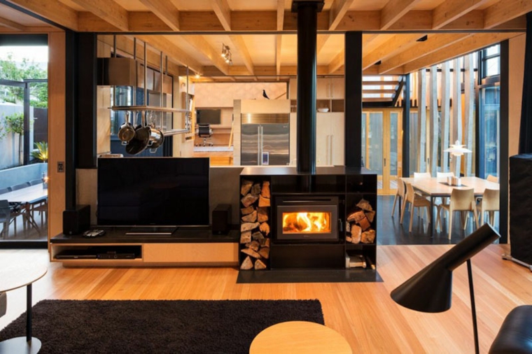 Chimeneas de leña con lugares de almacenamiento