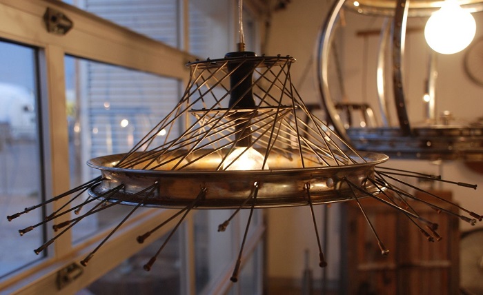 La bicicleta y el reciclaje 31 ideas de llantas para decorar Ideas Lámparas Industriales