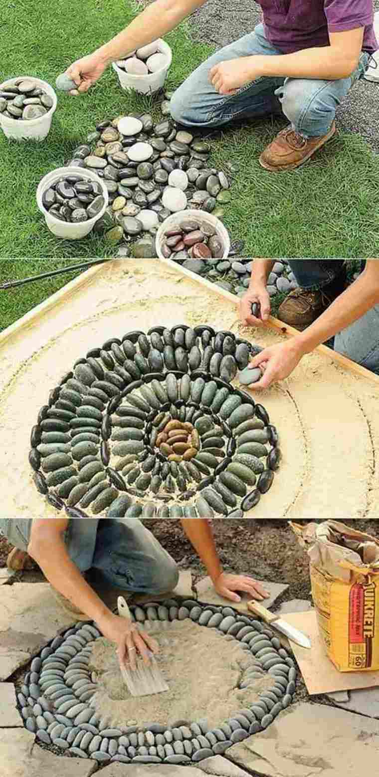 Mosaico de guijarros para decorar el jardín - ideas estupendas