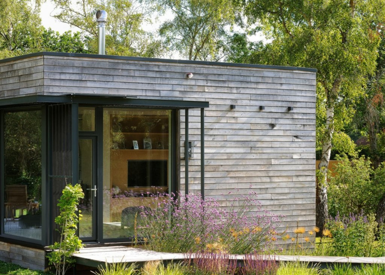 Casa moderna en el claro de un bosque diseñada por PAD Studio