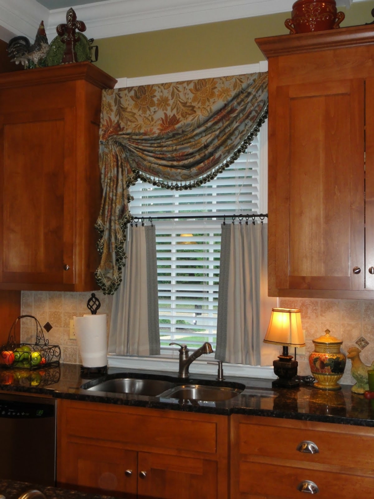 Cortinas de cocina y estores para enriquecer el diseño