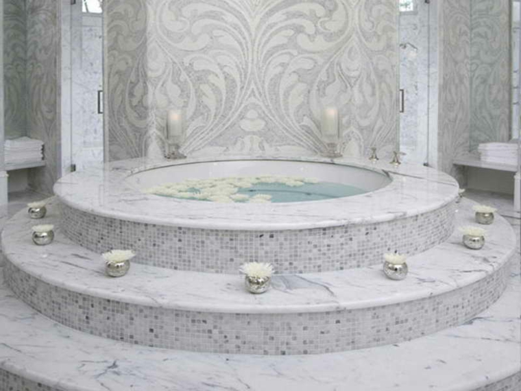 Baños antiguos y de diseño para una decoración elegante