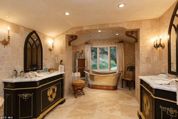 Baños antiguos y de diseño para una decoración elegante