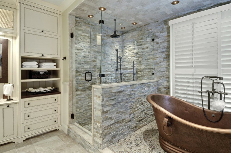 Baños antiguos y de diseño para una decoración elegante