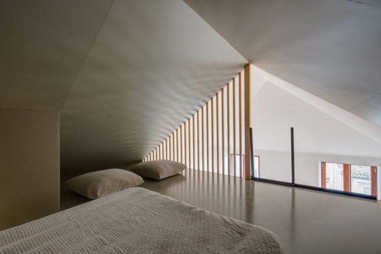 un colchon en el suelo apartamento pequeno diseno minimalista cama ideas