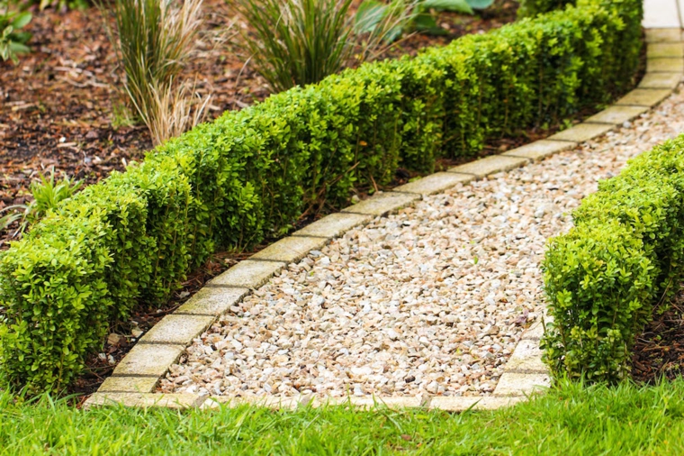 mantenimiento-de-jardines-senderos-hierbas-rocas-ideas
