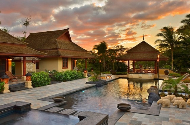 antorchas de jardín tiki estilo hawaiano