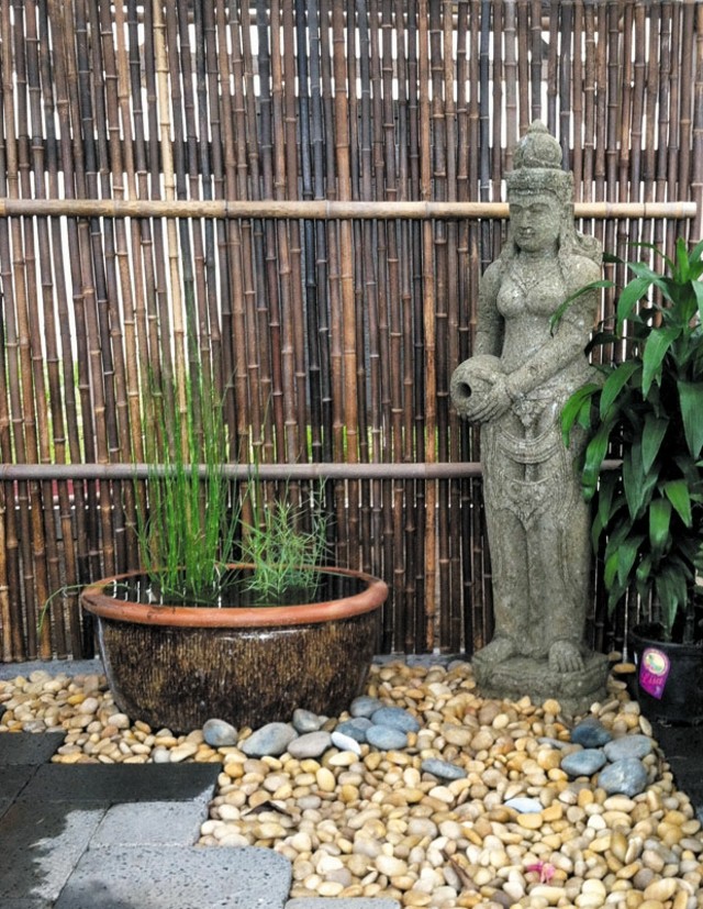 bambu estatua piedras cercado rocas