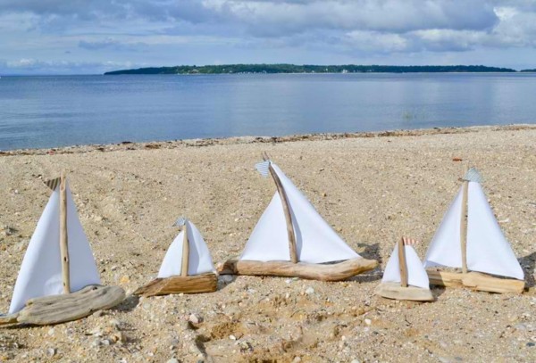 barquillos vela madera flotante playa