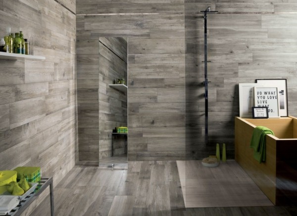 baño madera laminado pared gris