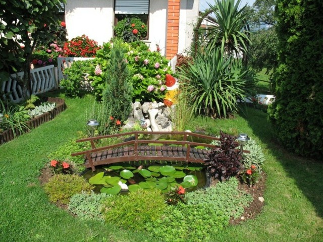 jardin trasero bonsai puente densa vegetacion jardin trasero