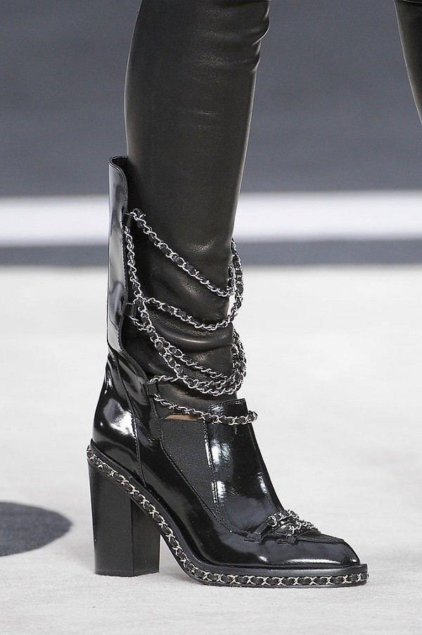 botitas chanel moda negras cadenas