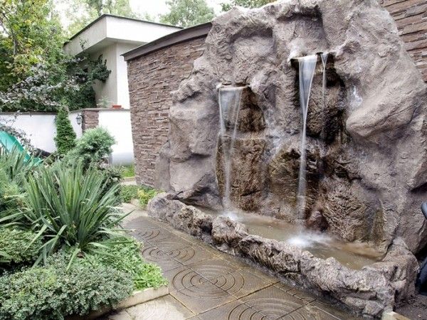 catarata pared estanque jardín piedras