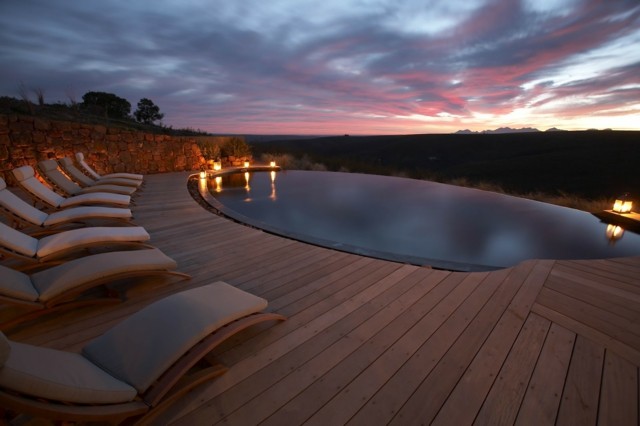 chimeneas hamacas piscina grande madera