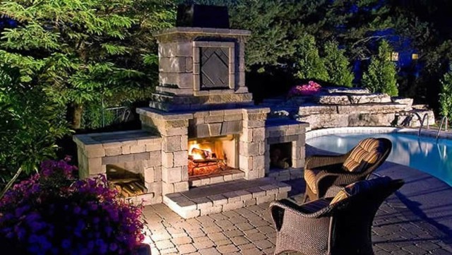 chimeneas piscina estilo clasico acogedora