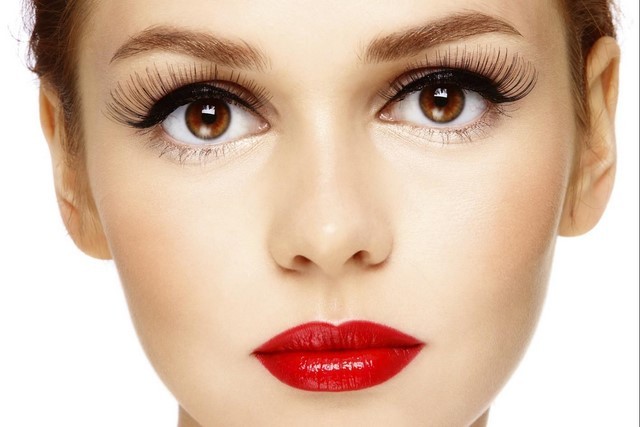 cómo  maquillarse labios rojos bonitos