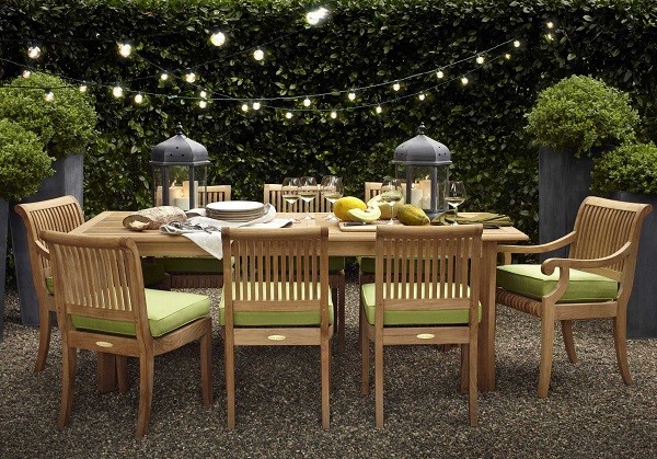 decoracion patio plantas grava mobiliario