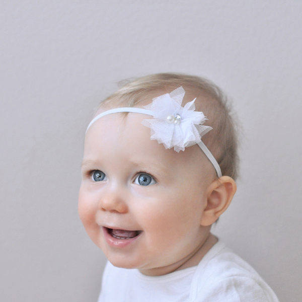diadema pequeña flor blanca bebe