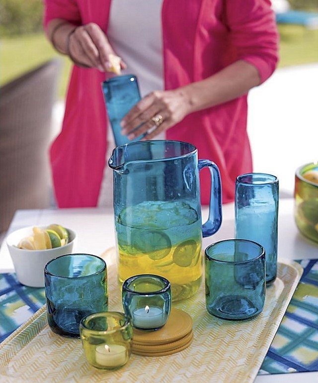 diseño de jardín vasos tabla servir cristal color azul