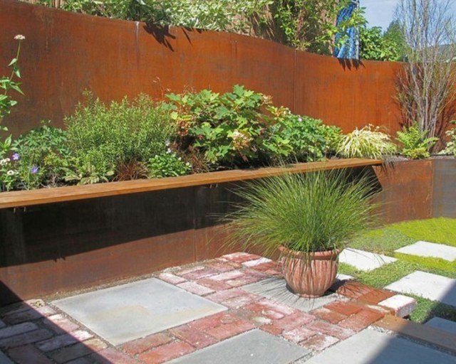diseño de jardines macetas muro metalico