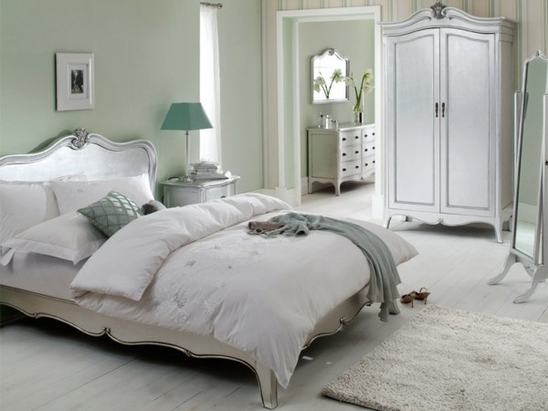 dormitorio cama verde pálido grisáceo