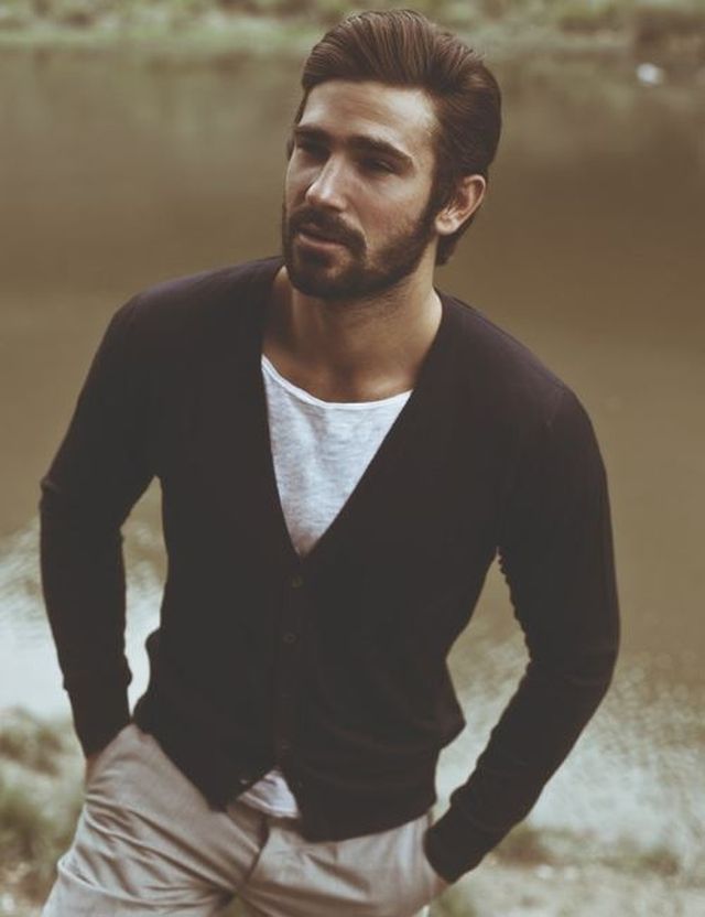 estilo moderno peinado hombre tupe